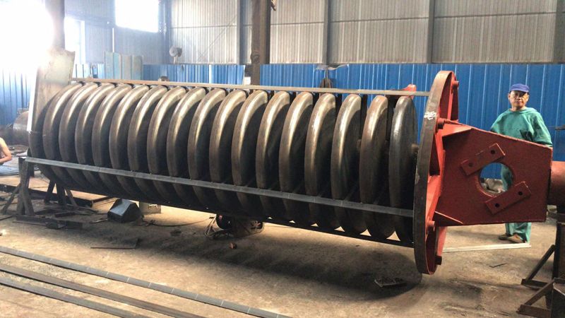 直徑1米，總高5米垂直提升機(jī)生產(chǎn)接近尾聲